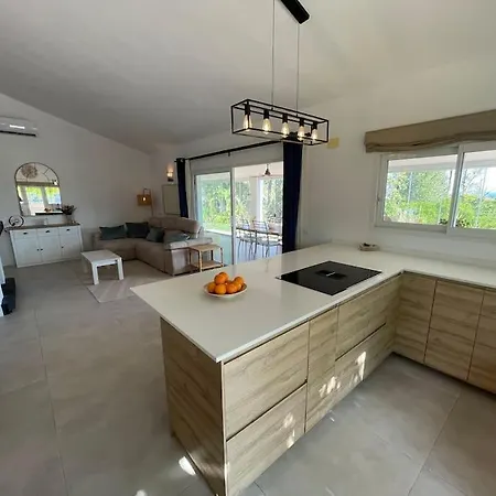 Villa Villa, Private Pool, Bbq, Stunning Mountain And Sea Views, Jacuzzi Estepona